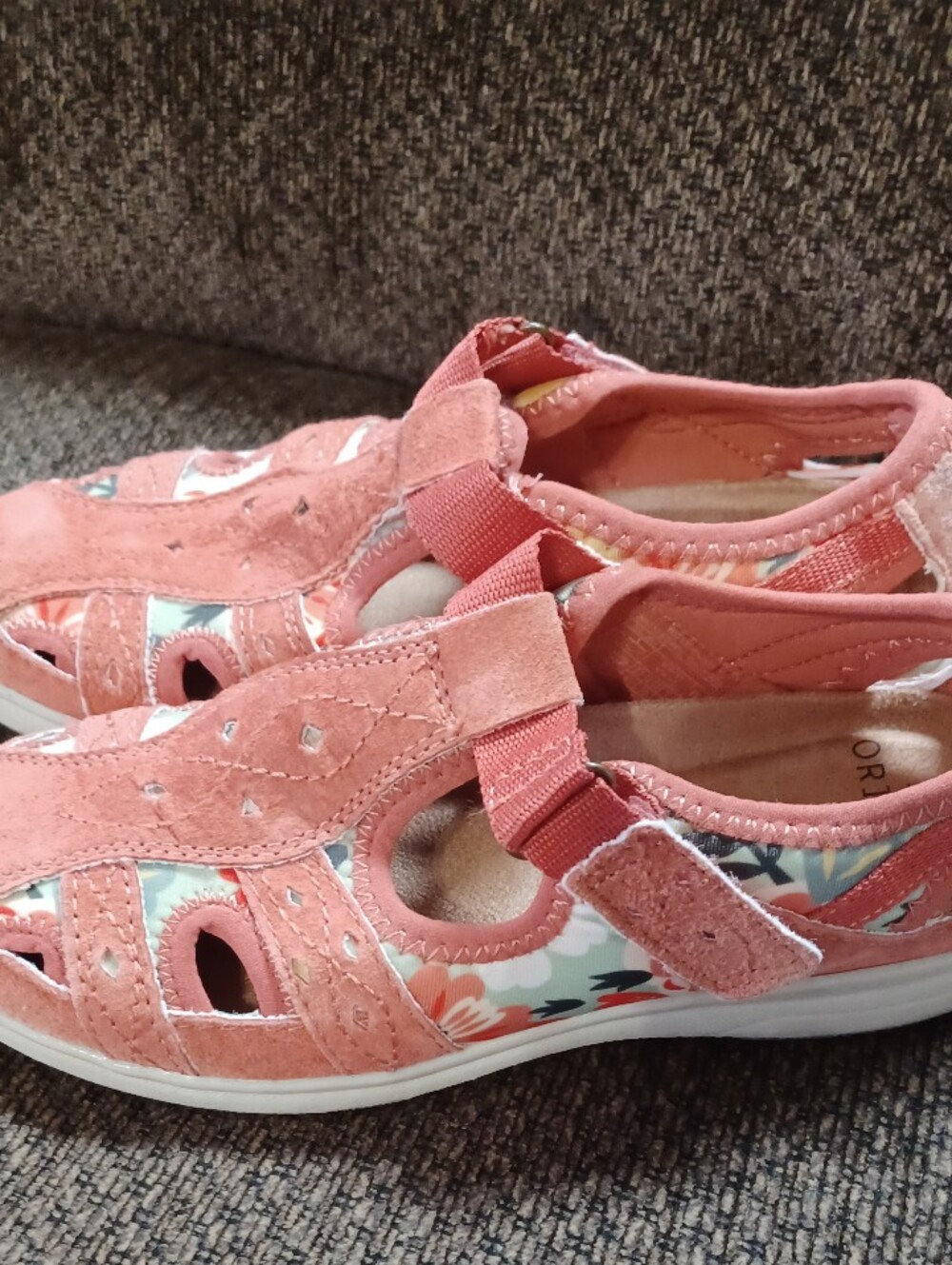 Earth Origins Effie size 3.5Y peach Pink Sandal Shoes suede floral athletic